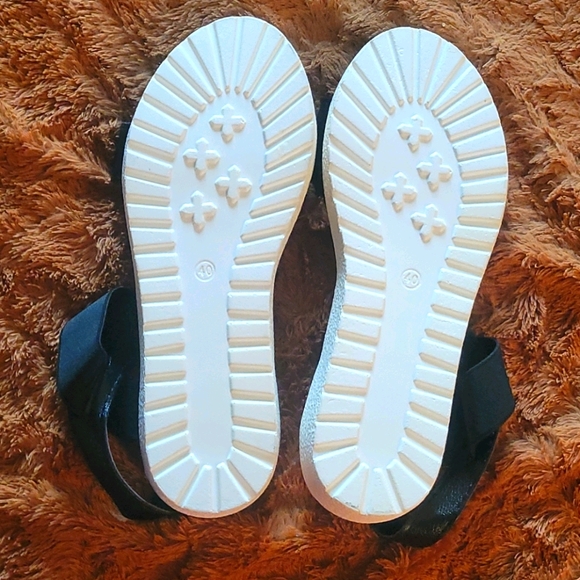 Sandals - Picture 2 of 5